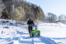 Снегоуборщик аккумуляторный самоходный GREENWORKS GD82ST56 (2602807)