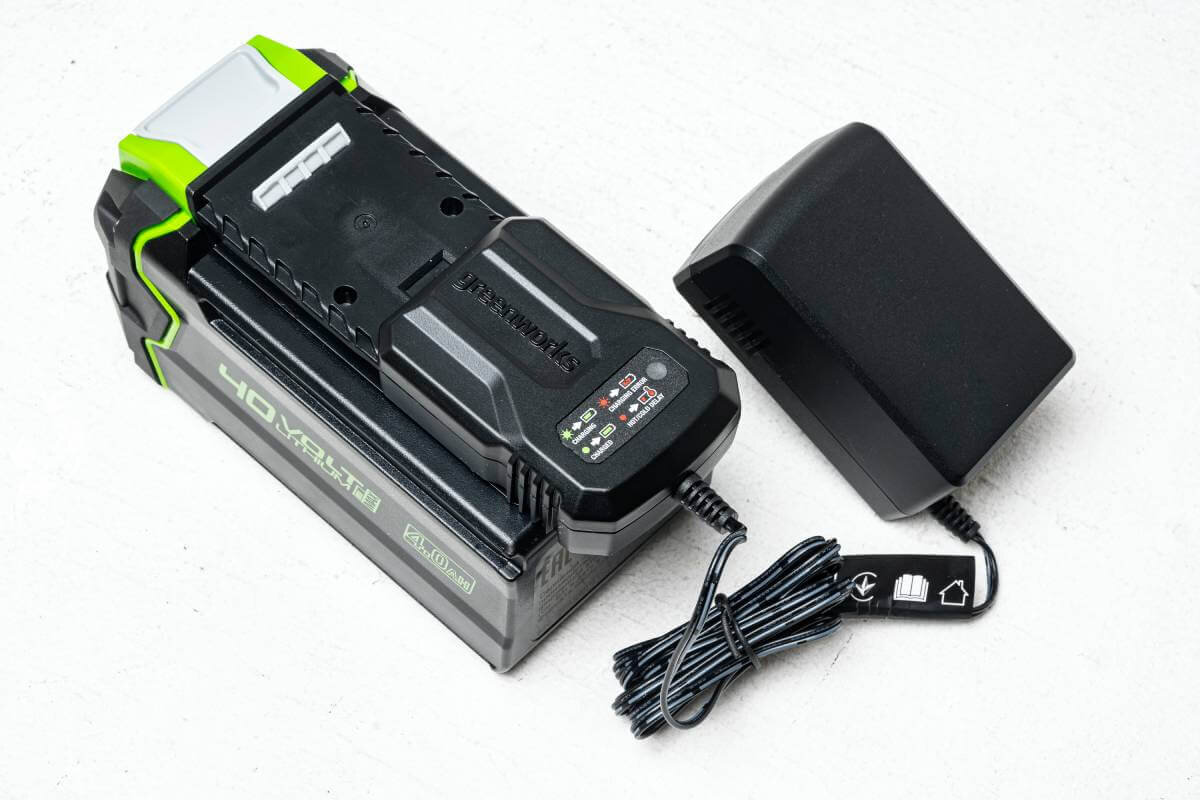 Зарядное устройство для аккумуляторов GREENWORKS G40UCM2M для Li-ion 40V (2946507)