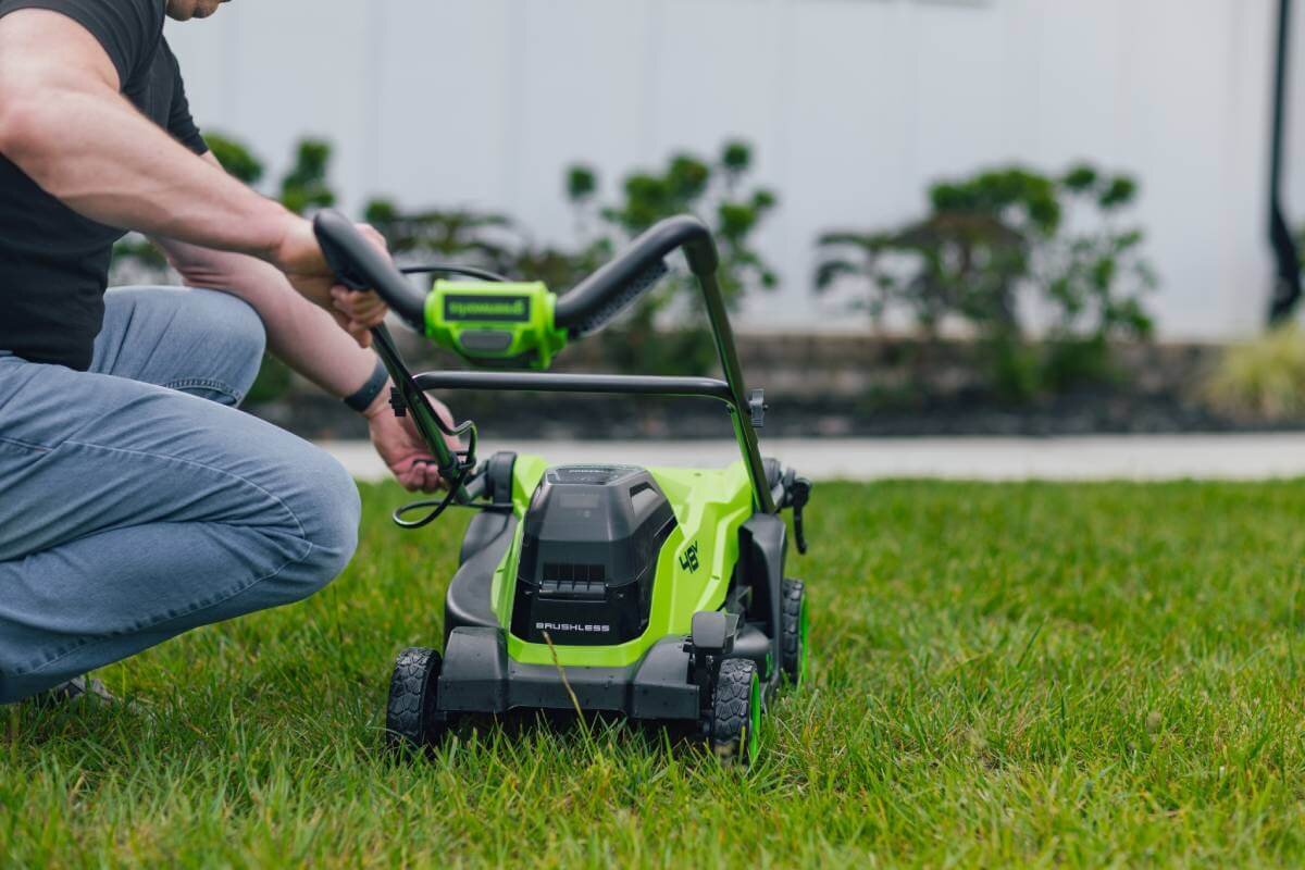 Газонокосилка аккумуляторная GREENWORKS GD24X2LM361 (2520707UD) [2х24В, 2х4.0 Ач, з/у]