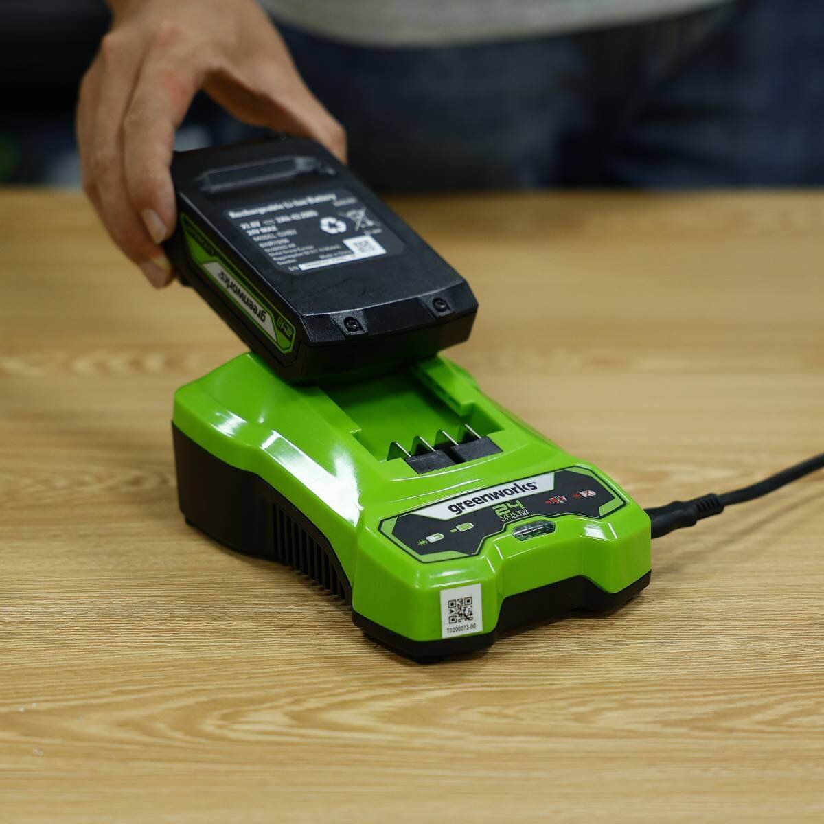 Зарядное устройство для аккумуляторов GREENWORKS G24C4 для Li-ion 24V (2946407)