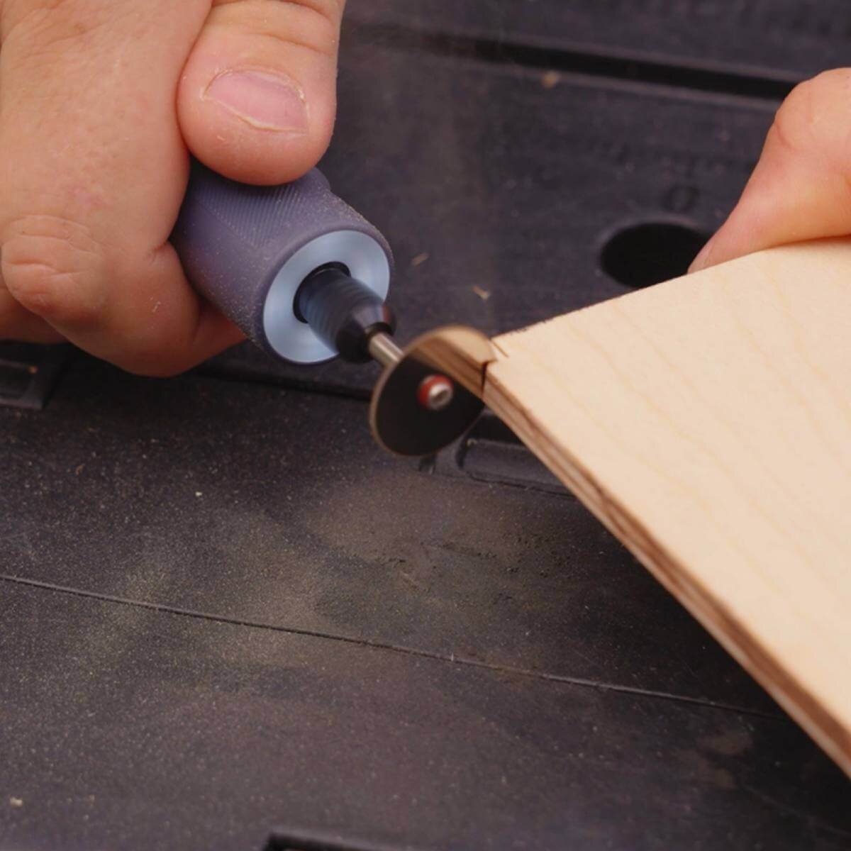 Гравер аккумуляторный GREENWORKS GPT-8VRT 8.0V +принадлежности (3200707)