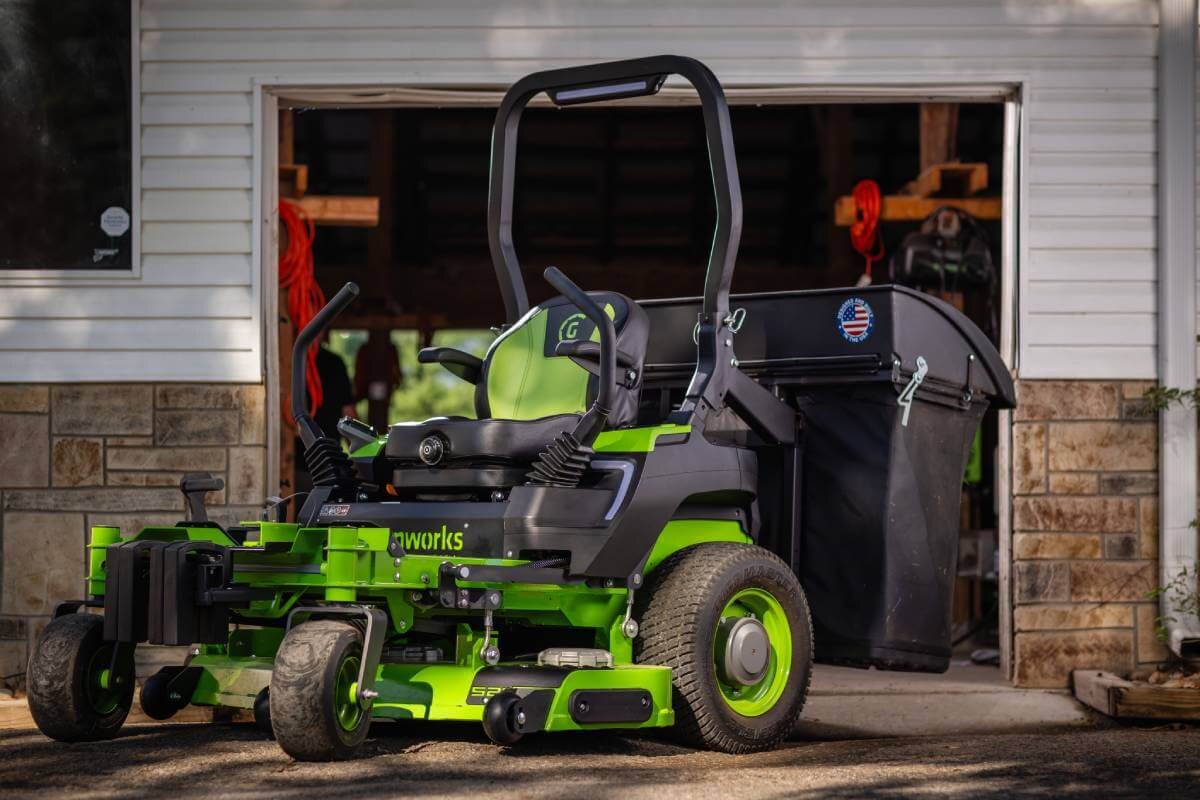 Райдер садовый аккумуляторный GREENWORKS ZTC152 (7405107)