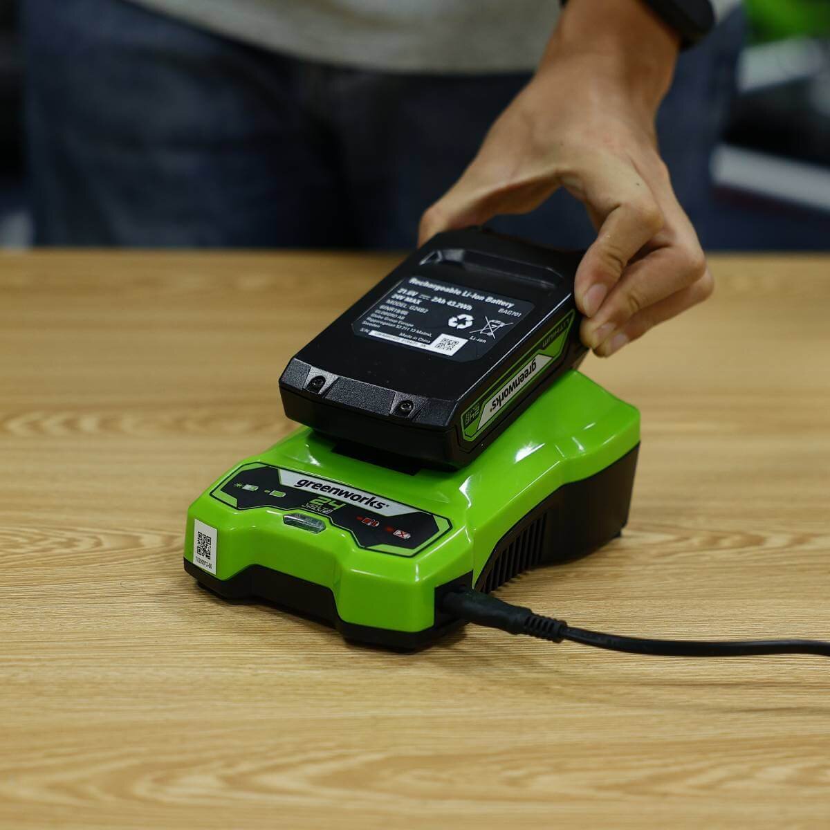 Зарядное устройство для аккумуляторов GREENWORKS G24C4 для Li-ion 24V (2946407)