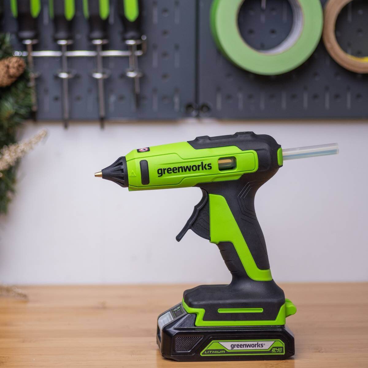 Пистолет термоклеевой аккумуляторный GREENWORKS G24GLG (3502207CUA)