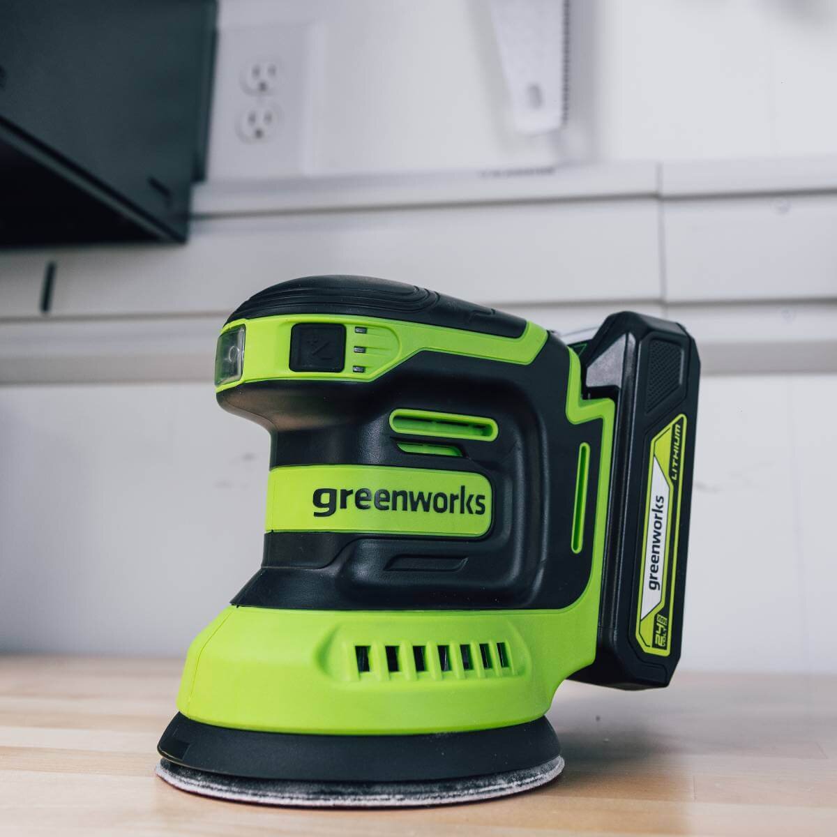Шлифмашина эксцентриковая (орбитальная) аккумуляторная GREENWORKS (3100907CUA)